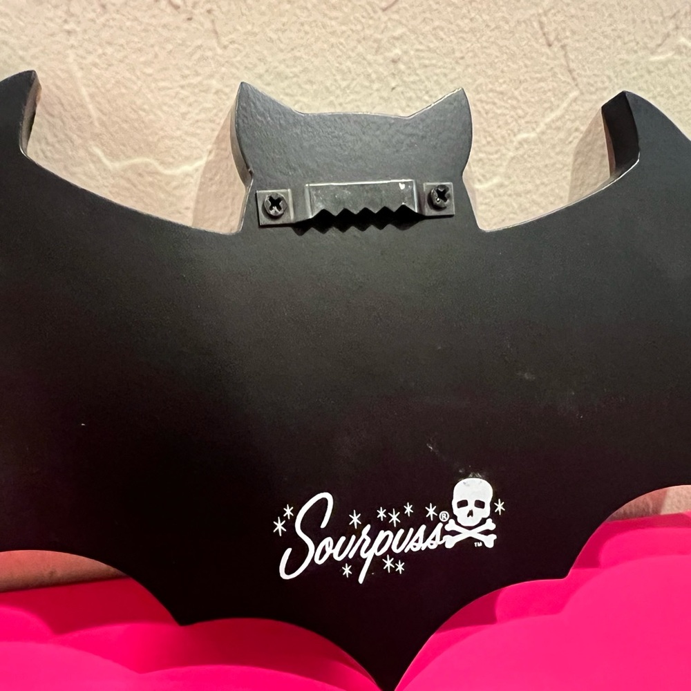 Sourpuss Black Bat key holder